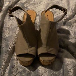 Madden girl wedges